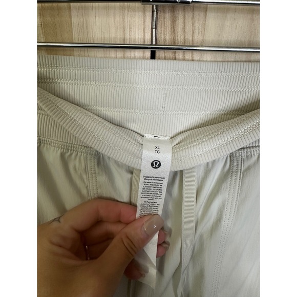 NWT Lululemon Dance Studio Relaxed-Fit Mid-Rise Cargo Pant
Bone Size XL - Picture 10 of 15